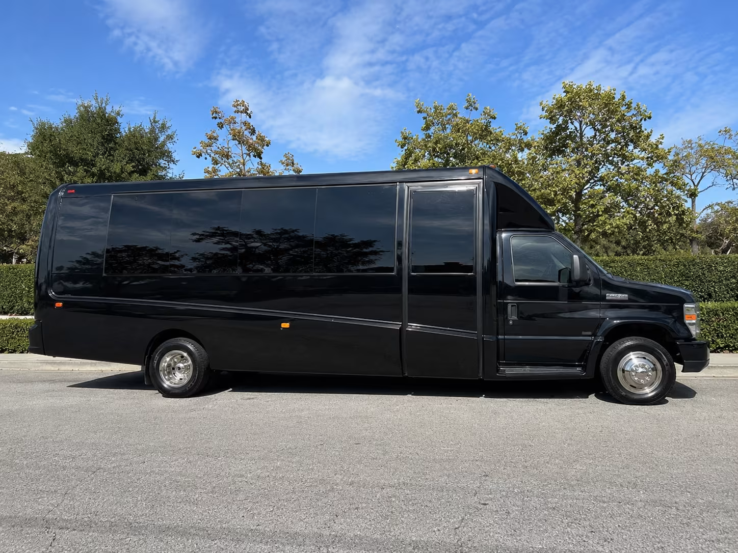 find the right bus for a newport mansion wedding from pawtucket