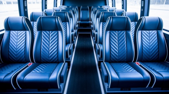 25 passenger minibus rental warwick